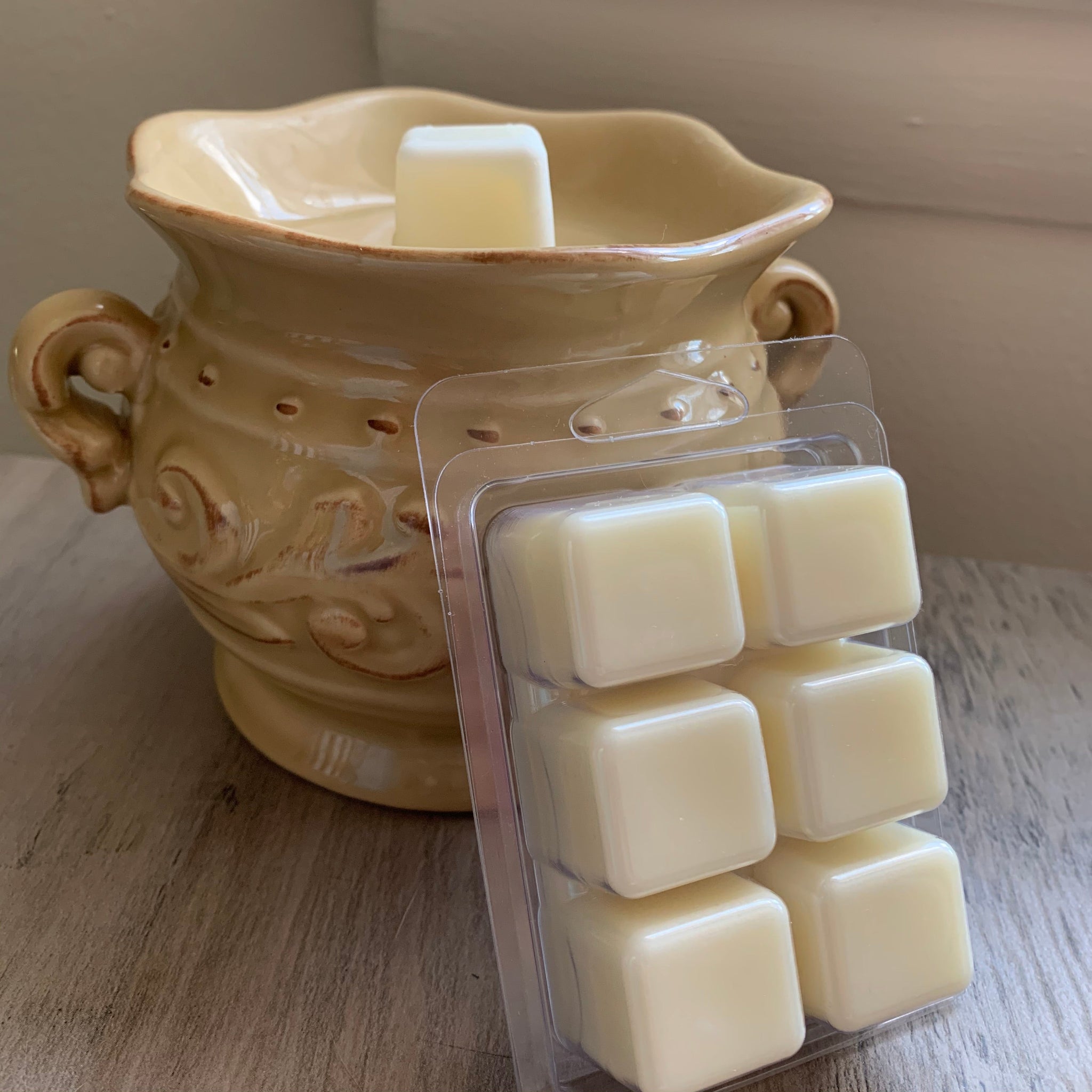 Cinnamon Apple and Peach Soy Wax Melts by Abboo Candle Co